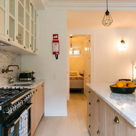 Apartment Joivy Stunning 2br With Garden, By The Avenida Subway And Botanical Garden Of Lisbon