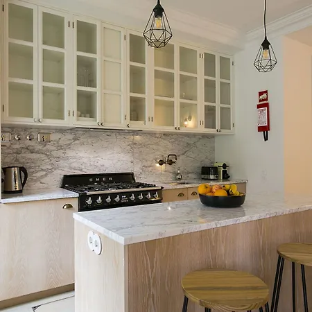 Apartment Joivy Stunning 2br With Garden, By The Avenida Subway And Botanical Garden Of Lisbon