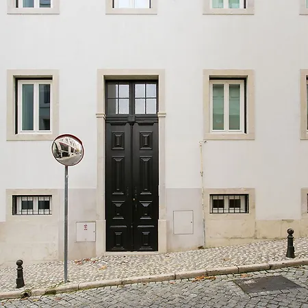 Apartment Joivy Stunning 2br With Garden, By The Avenida Subway And Botanical Garden Of Lisbon